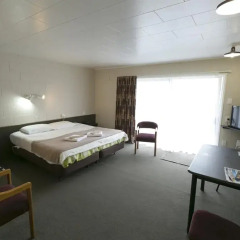 Отель Maple Lodge Motel Студия с различными типами кроватей фото 4