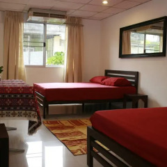 Отель Miggy Guest House Adults Only Бангкок комната для гостей фото 3