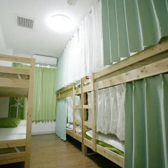 Отель Hikari House Кровать в мужском общем номере фото 2