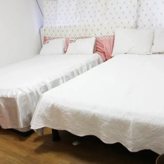 Отель artist77house 2* Стандартный семейный номер с двуспальной кроватью фото 2