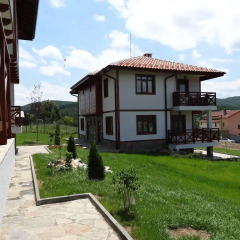 Отель Guest House Ivanini Houses Боженци парковка