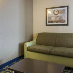 Отель Comfort Inn & Suites near Universal Orlando Resort 2* Стандартный номер с различными типами кроватей фото 7