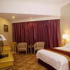 Century Plaza Hotel 3* Улучшенный номер с различными типами кроватей фото 3