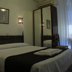 Отель Hostal Esmeralda Стандартный номер с различными типами кроватей фото 11