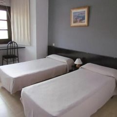 Отель Hostal Julian Brunete Брунете комната для гостей фото 4