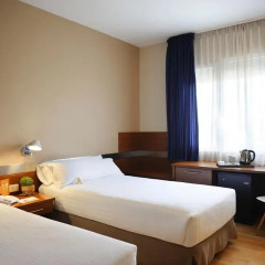 Tres Torres Atiram Hotel 3* Стандартный семейный номер с двуспальной кроватью