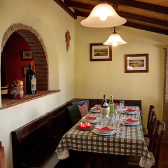 Отель Agriturismo Fattoria La Prugnola Монтескудаио питание