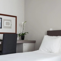 Отель B The Guest Downtown 3* Улучшенный номер разные типы кроватей фото 4