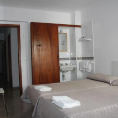 Отель Hostal Las Nieves Стандартный номер с различными типами кроватей (общая ванная комната) фото 16