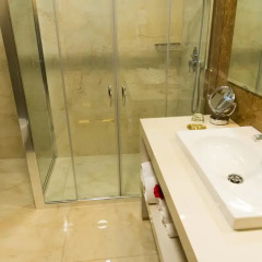 Отель Boutique Hotel Kotoni Албания, Тирана - отзывы, цены и фото номеров - забронировать отель Boutique Hotel Kotoni онлайн ванная фото 2