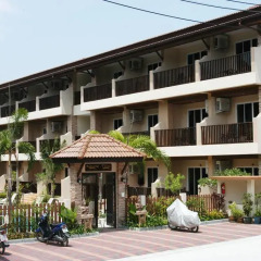 Отель Whispering Palms Suite парковка