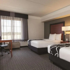 Отель La Quinta Inn & Suites Dallas North Central 2* Стандартный номер с различными типами кроватей фото 3