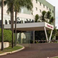 Отель Comfort Suites Londrina парковка