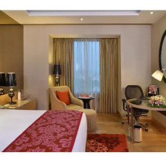 Отель Radisson Blu Jaipur 4* Улучшенный номер с двуспальной кроватью фото 5