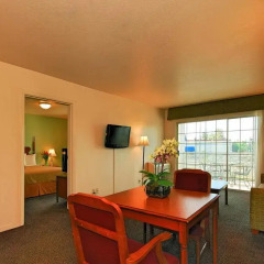 Отель Quality Inn комната для гостей фото 2