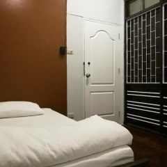 Отель FIRST 1 Boutique House at Sukhumvit 1 комната для гостей фото 4