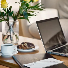 Отель Blazer Suites 4* Люкс