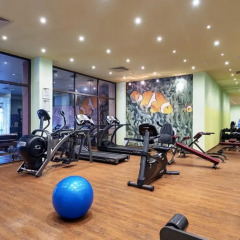 Апартаменты Menada Apartments in Royal Beach Солнечный берег фитнесс-зал