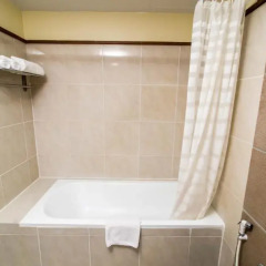 Отель Sea Breeze Jomtien Resort 4* Улучшенный номер с различными типами кроватей фото 8