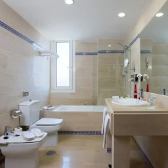 Отель NH Córdoba Guadalquivir 4* Стандартный номер с различными типами кроватей фото 5