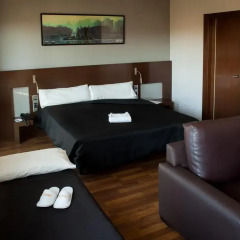 Hotel Tach Madrid Airport 4* Стандартный семейный номер с двуспальной кроватью фото 4