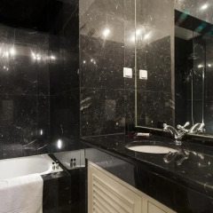 Апартаменты Downtown Vintage Deluxe Apartment | RentExperience. спа