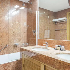 Отель Ramada by Wyndham Lisbon 4* Стандартный номер с различными типами кроватей фото 2