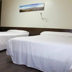 Отель Hostal Paris Стандартный номер с различными типами кроватей фото 2