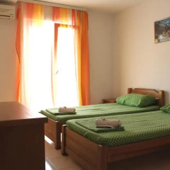 Sun Hostel Budva Стандартный номер с 2 отдельными кроватями фото 3