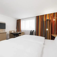 NH Zürich Airport Hotel 4* Стандартный номер с различными типами кроватей