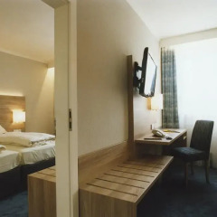 Hotel Jedermann 2* Стандартный семейный номер с двуспальной кроватью фото 14