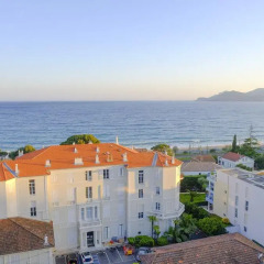 Отель Western Cannes - Panoramic View пляж