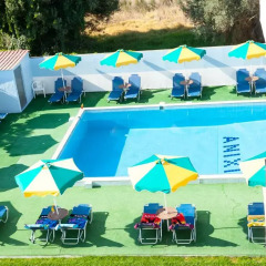 Anixis Hotel бассейн