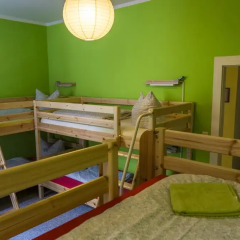Lollis Homestay - Hostel Апартаменты с различными типами кроватей фото 5