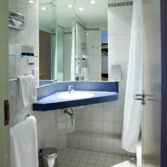 Отель Holiday Inn Express London Stratford 3* Стандартный номер с различными типами кроватей фото 6