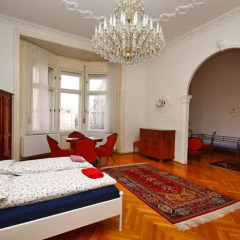 Pal's Hostel & Apartments Стандартный семейный номер с двуспальной кроватью