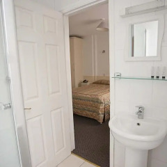 Earls Court Hotel 2* Стандартный номер с 2 отдельными кроватями