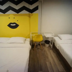 BRB Hostel Bangkok Silom Стандартный номер с различными типами кроватей (общая ванная комната)