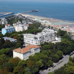 Отель Grand Hotel Rimini Италия, Римини - 4 отзыва об отеле, цены и фото номеров - забронировать отель Grand Hotel Rimini онлайн пляж
