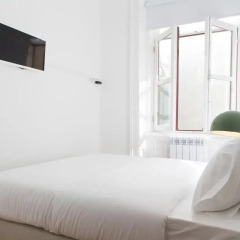 Отель By The River Guesthouse Стандартный номер разные типы кроватей фото 2