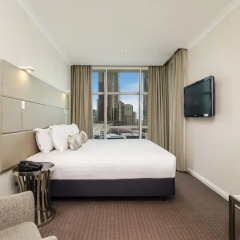 Отель Clarion Suites Gateway Люкс с различными типами кроватей фото 3