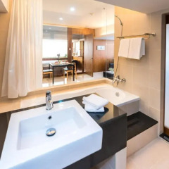 Апартаменты Laemtong Serviced Apartment Люкс с различными типами кроватей фото 3