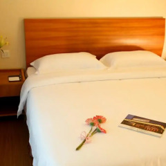 Holiday Villa Hotel & Residence Guangzhou 3* Улучшенный номер с различными типами кроватей фото 2