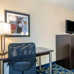 Отель Comfort Inn & Suites near Universal Orlando Resort 2* Стандартный номер с различными типами кроватей фото 8