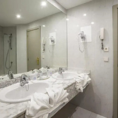 Hotel Beatriz Costa & Spa ванная фото 2