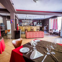 Altamont West Hotel питание