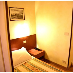 Hotel Julia 3* Номер с общей ванной комнатой с различными типами кроватей (общая ванная комната) фото 2