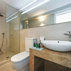 Отель Athina Luxury Suites 4* Люкс повышенной комфортности с различными типами кроватей фото 17