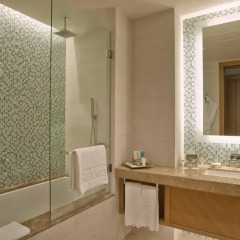 Отель Al Ghurair Rayhaan by Rotana Люкс с различными типами кроватей фото 5