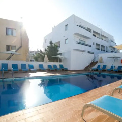 Flora Maria Hotel бассейн